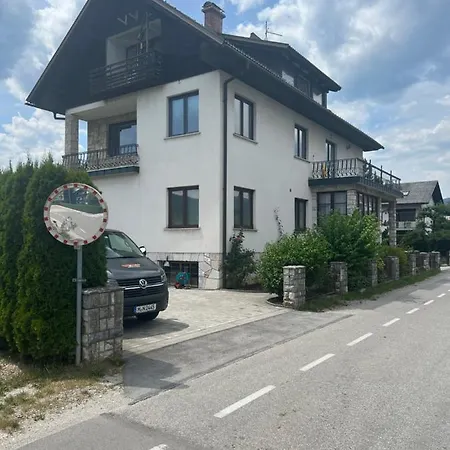 Apartmaji Iva *